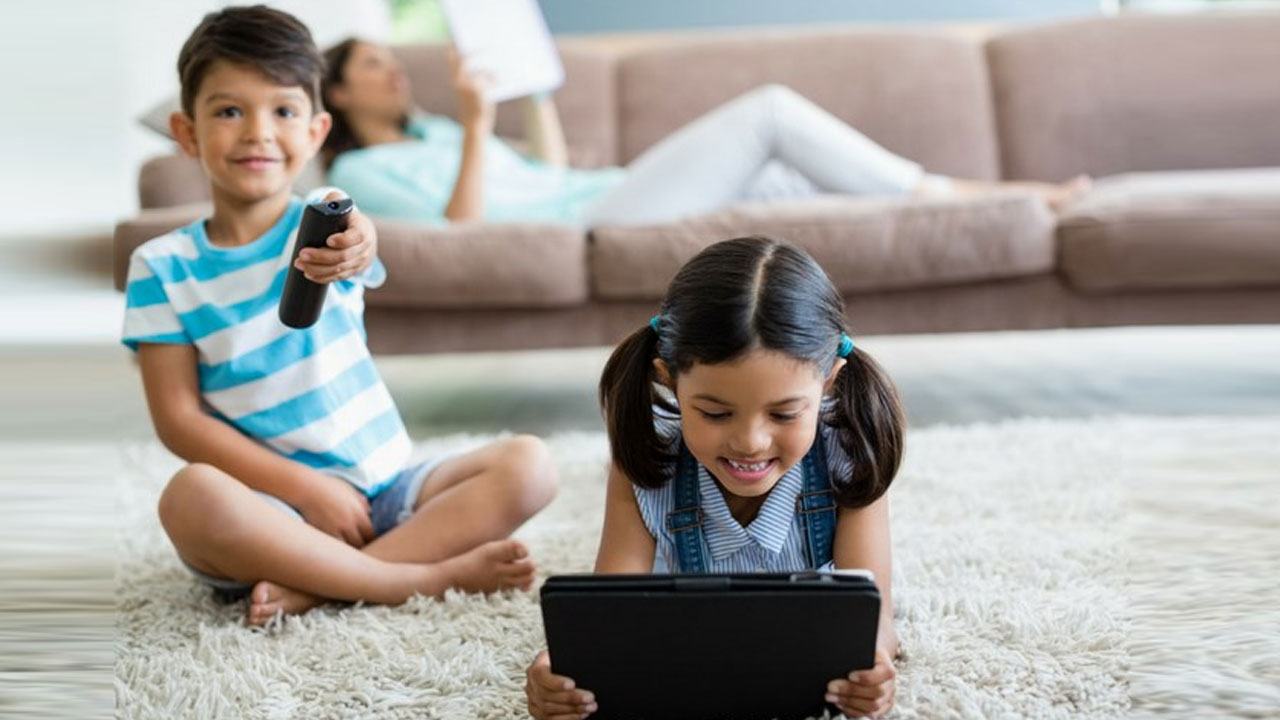 শিশুদের স্ক্রিন টাইম নিয়ন্ত্রণের কার্যকরী কৌশল