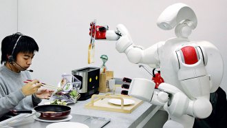 কর্মী সংকট মোকাবিলায় রোবটনির্ভর শিল্পে ঝুঁকছে জাপান